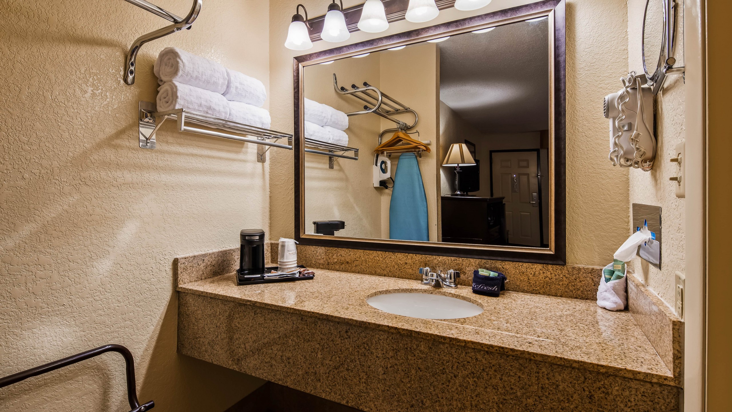 Best Western Center Pointe Inn