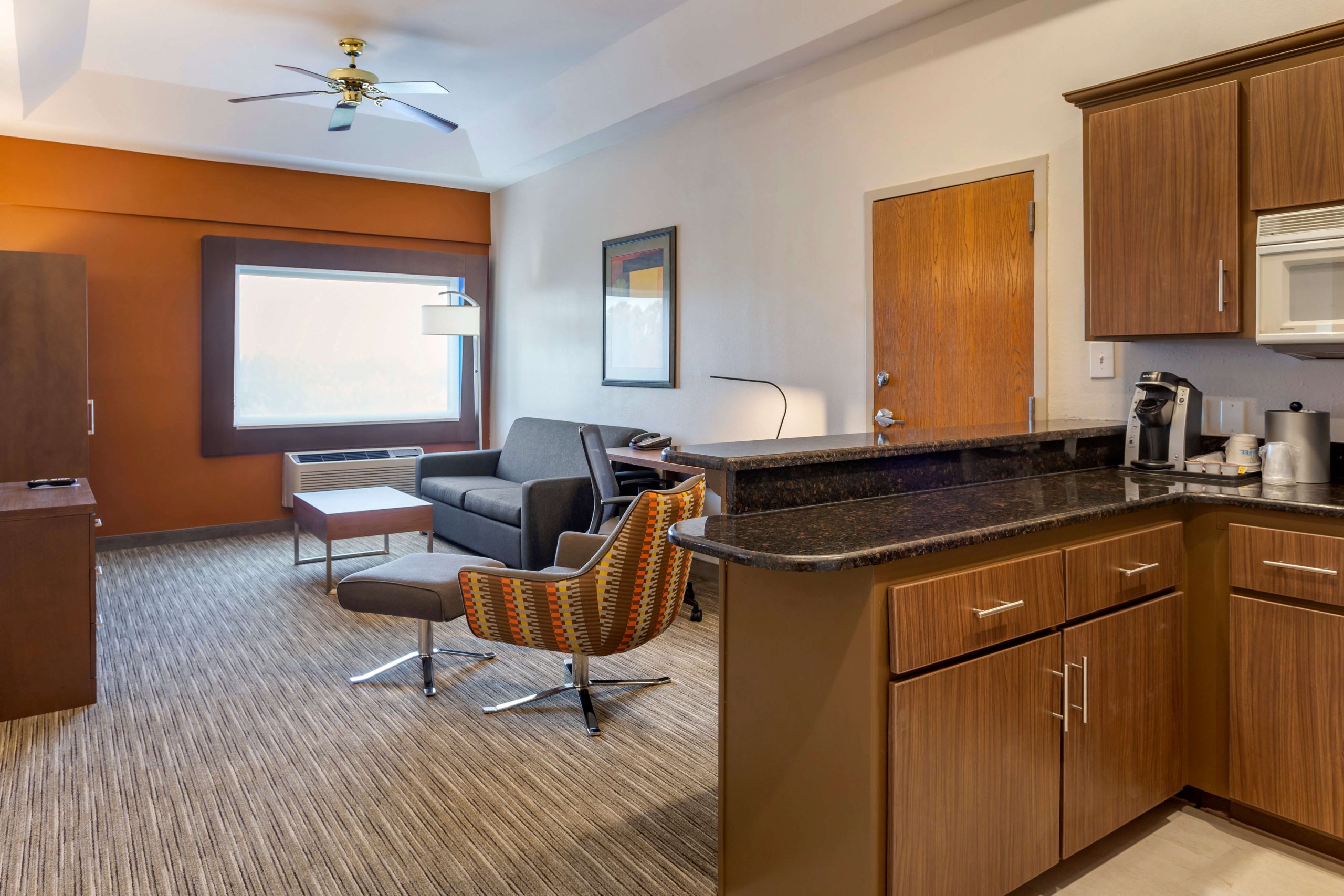 Holiday Inn Express Green Mtn. Drive 1 King One Bedroom Suite Sofa Bed